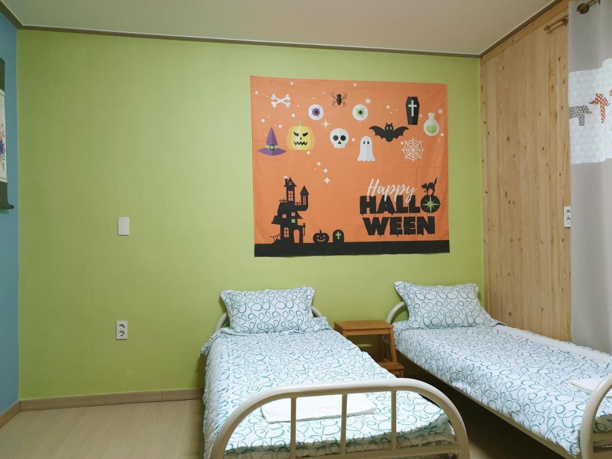 Chowoo Guesthouse คยองจู ภายนอก รูปภาพ