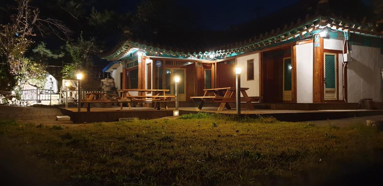 Chowoo Guesthouse คยองจู ภายนอก รูปภาพ