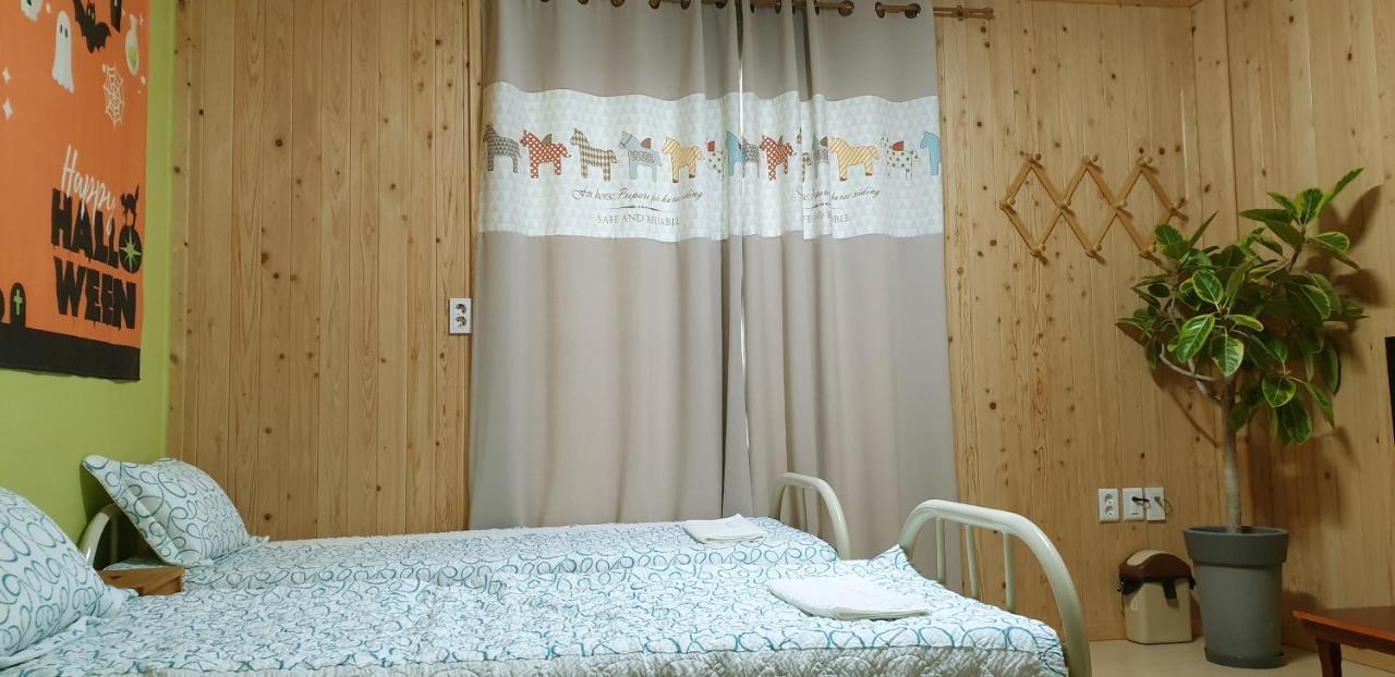 Chowoo Guesthouse คยองจู ภายนอก รูปภาพ